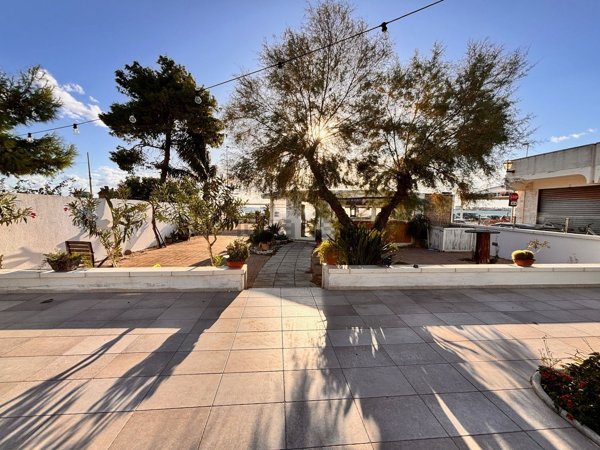 locale commerciale in vendita a Porto Cesareo