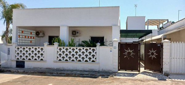 casa indipendente in vendita a Porto Cesareo in zona Torre Lapillo