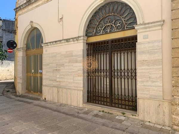 negozio in vendita a Presicce-Acquarica in zona Acquarica del Capo