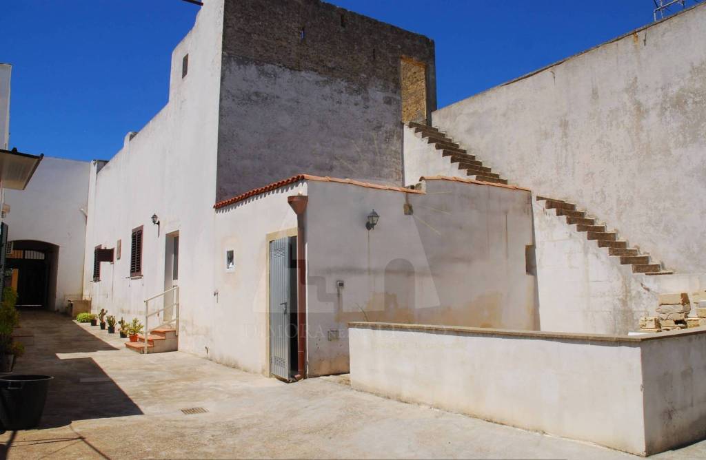casa indipendente in vendita a Presicce-Acquarica in zona Presicce