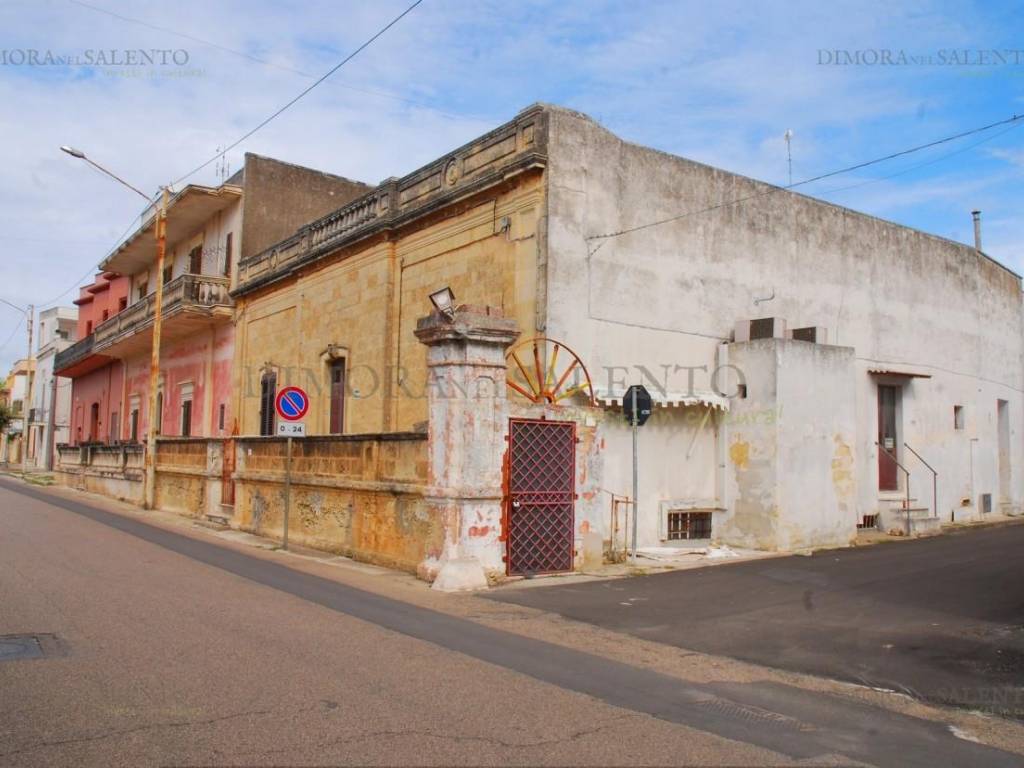 intera palazzina in vendita a Presicce-Acquarica
