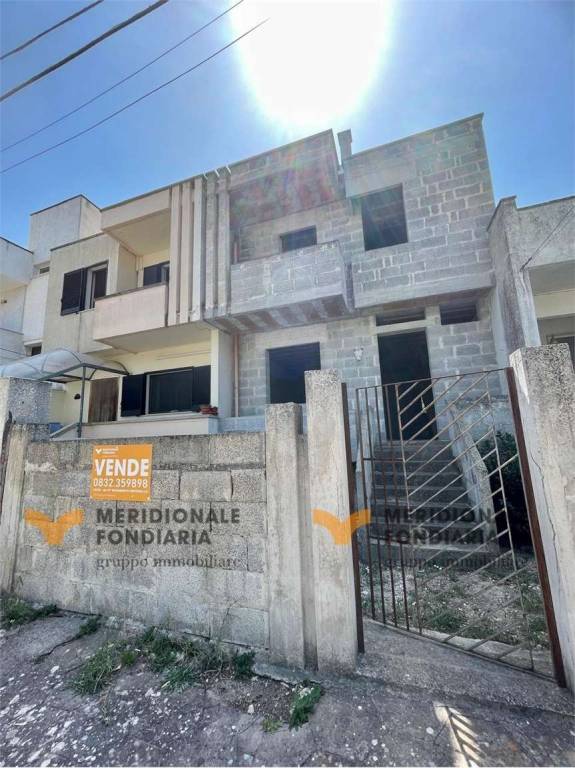 casa indipendente in vendita a Presicce-Acquarica in zona Presicce