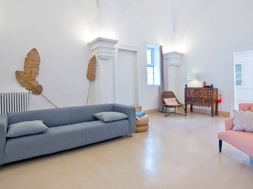 intera palazzina in vendita a Presicce-Acquarica in zona Acquarica del Capo