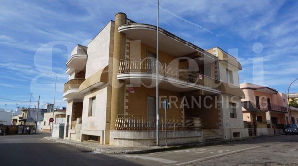 casa indipendente in vendita a Presicce-Acquarica in zona Acquarica del Capo