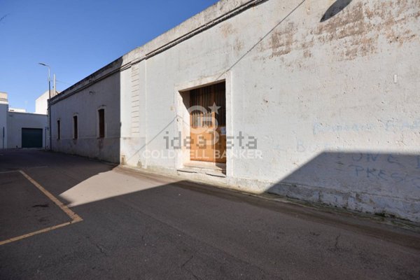 locale commerciale in vendita a Presicce-Acquarica