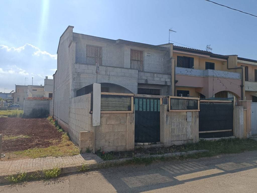 casa indipendente in vendita a Presicce-Acquarica in zona Acquarica del Capo