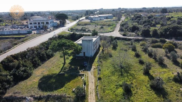 locale commerciale in vendita a Presicce-Acquarica in zona Presicce