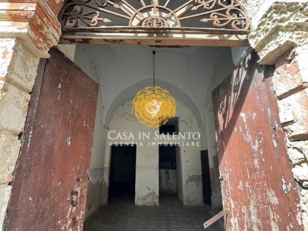 intera palazzina in vendita a Presicce-Acquarica in zona Presicce