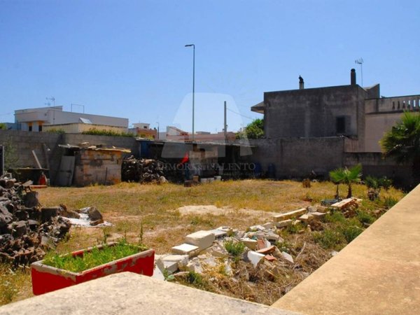 casa indipendente in vendita a Presicce-Acquarica in zona Acquarica del Capo