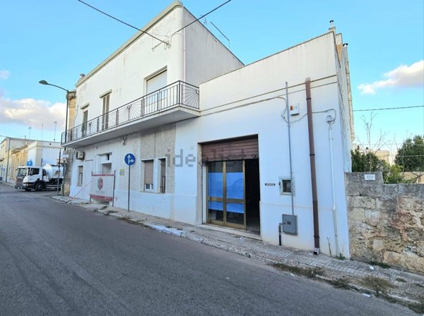 locale commerciale in vendita a Presicce-Acquarica in zona Presicce