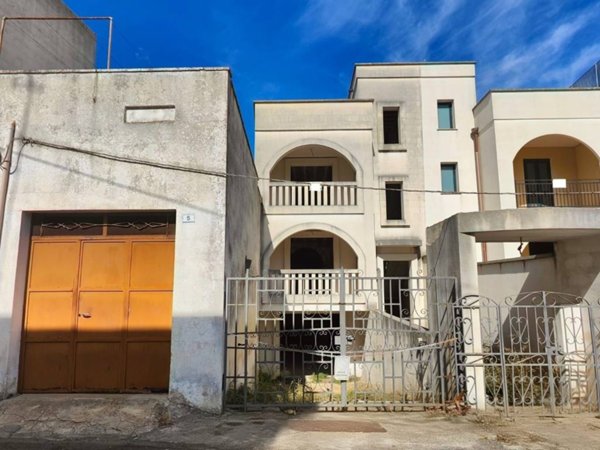 casa indipendente in vendita a Presicce-Acquarica