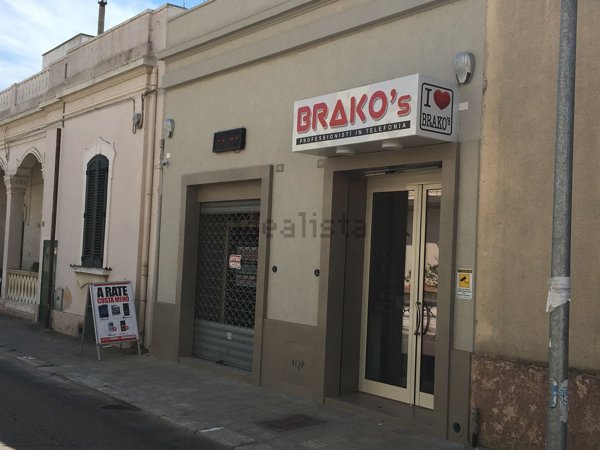 locale commerciale in vendita a Presicce-Acquarica in zona Presicce