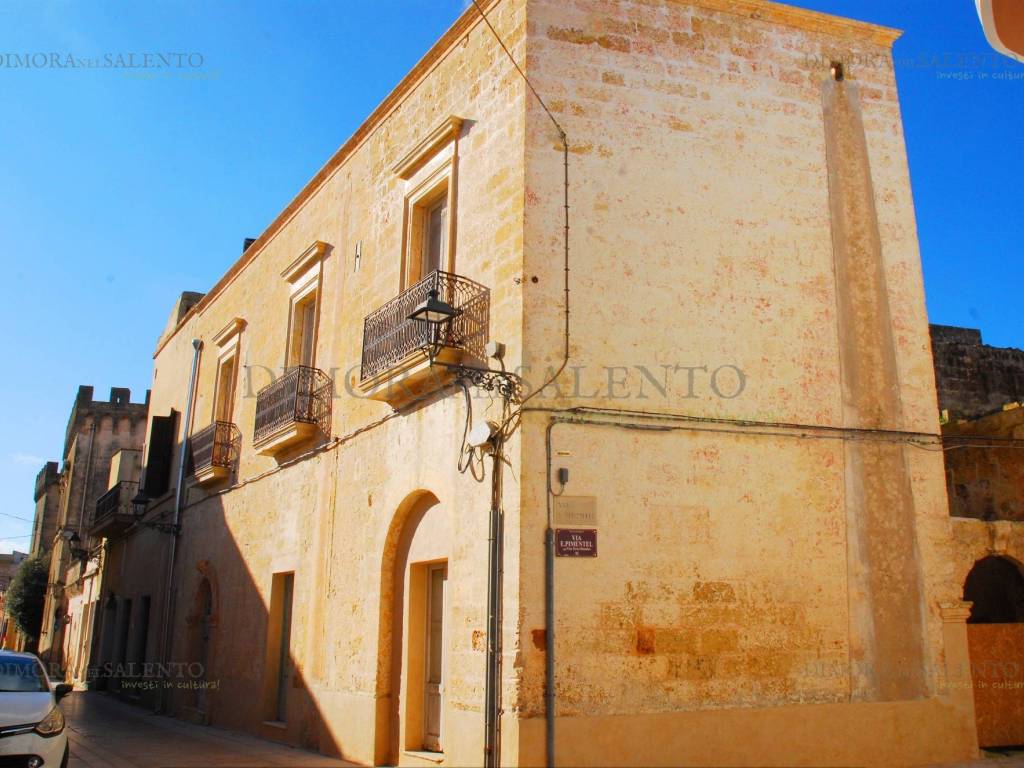 intera palazzina in vendita a Presicce-Acquarica in zona Presicce