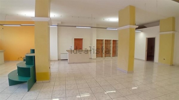 locale commerciale in vendita a Presicce-Acquarica in zona Presicce