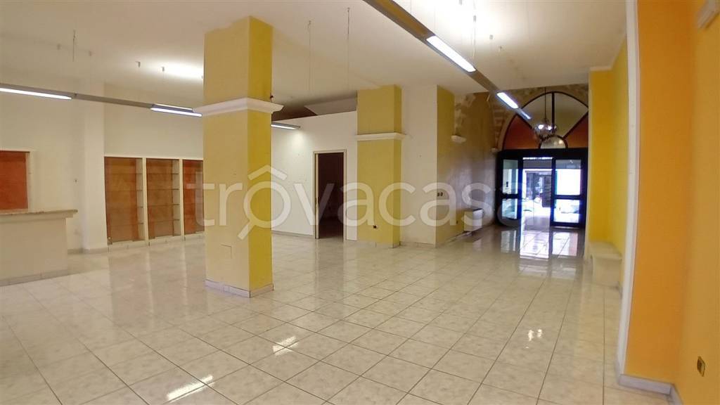 negozio in vendita a Presicce-Acquarica in zona Acquarica del Capo