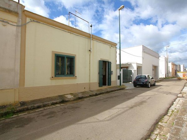 casa indipendente in vendita a Presicce-Acquarica in zona Acquarica del Capo