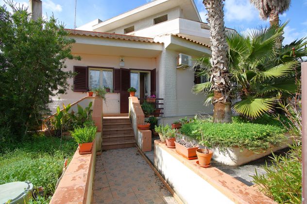 casa indipendente in vendita a Presicce-Acquarica in zona Acquarica del Capo