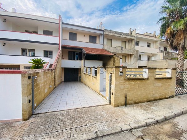 casa indipendente in vendita a Presicce-Acquarica