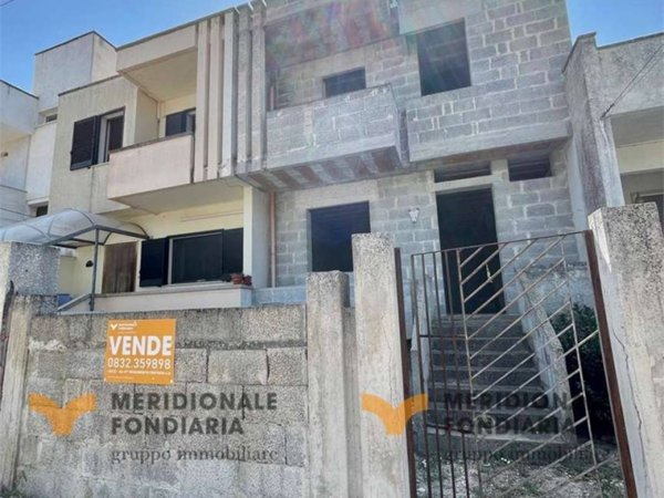 casa indipendente in vendita a Presicce-Acquarica in zona Presicce