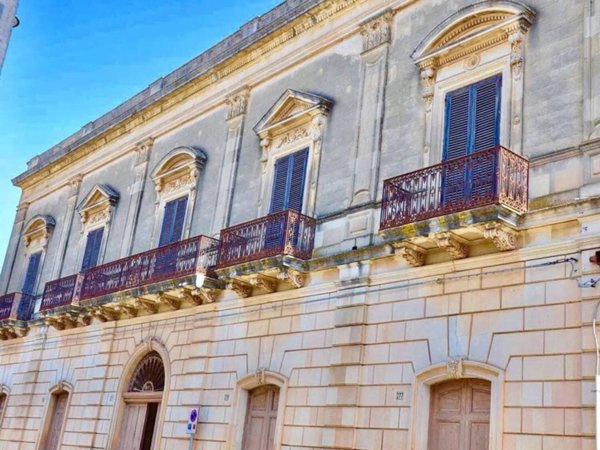 intera palazzina in vendita a Presicce-Acquarica in zona Presicce