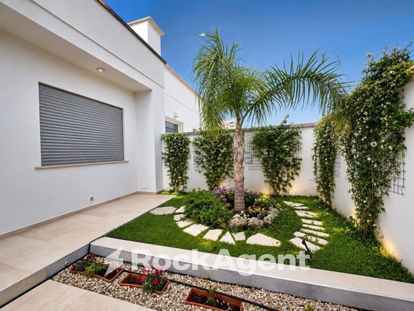 casa indipendente in vendita a Presicce-Acquarica in zona Presicce