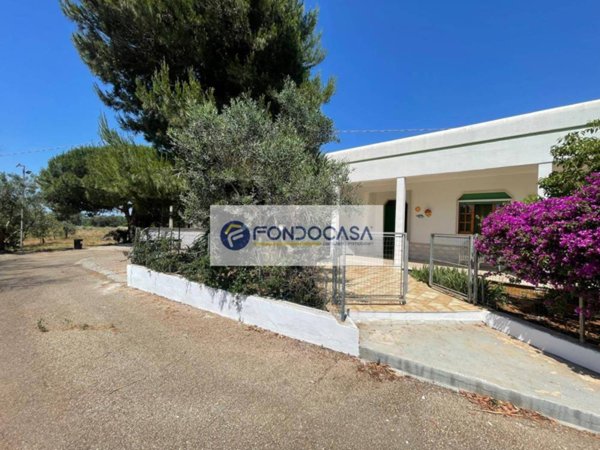 casa indipendente in vendita a Presicce-Acquarica in zona Acquarica del Capo