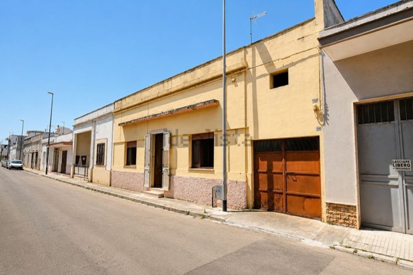 casa indipendente in vendita a Presicce-Acquarica in zona Acquarica del Capo