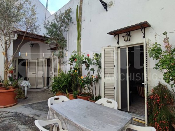 casa indipendente in vendita a Presicce-Acquarica in zona Presicce