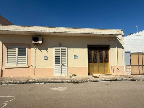 appartamento in vendita a Presicce-Acquarica in zona Acquarica del Capo