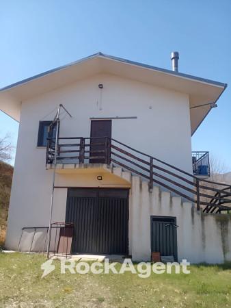 casa indipendente in vendita ad Abriola