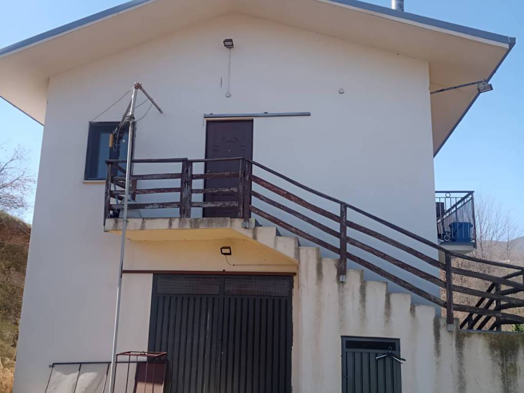 casa indipendente in vendita ad Abriola