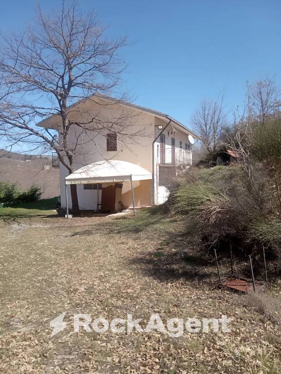 casa indipendente in vendita ad Abriola