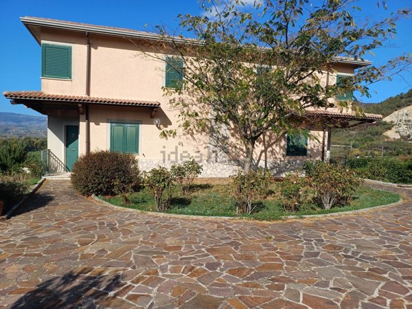 casa indipendente in vendita ad Abriola