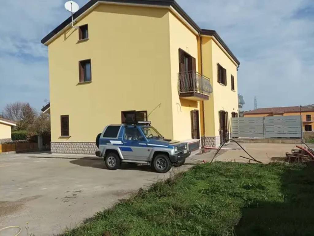casa indipendente in vendita ad Avigliano in zona Castel Lagopesole