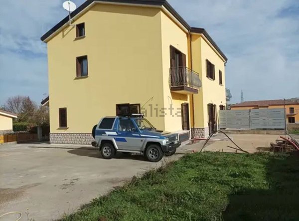 casa indipendente in vendita ad Avigliano in zona Castel Lagopesole