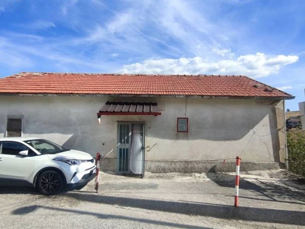 casa indipendente in vendita ad Avigliano in zona Sant'Angelo