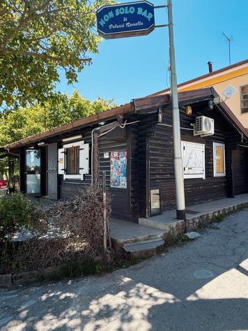 negozio in vendita ad Avigliano in zona Possidente