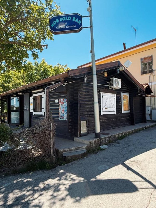 negozio in vendita ad Avigliano in zona Possidente