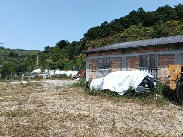 capannone in vendita ad Avigliano