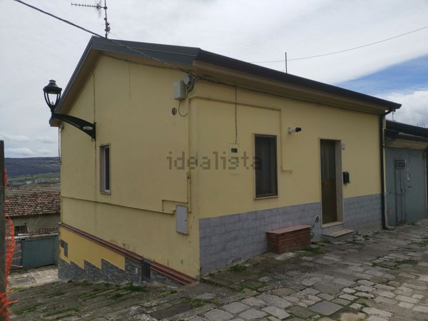 appartamento in vendita ad Avigliano in zona Castel Lagopesole