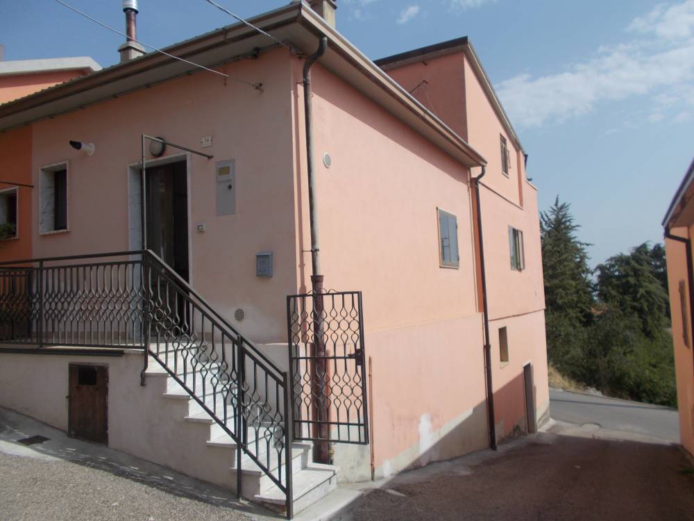 casa indipendente in vendita a Barile