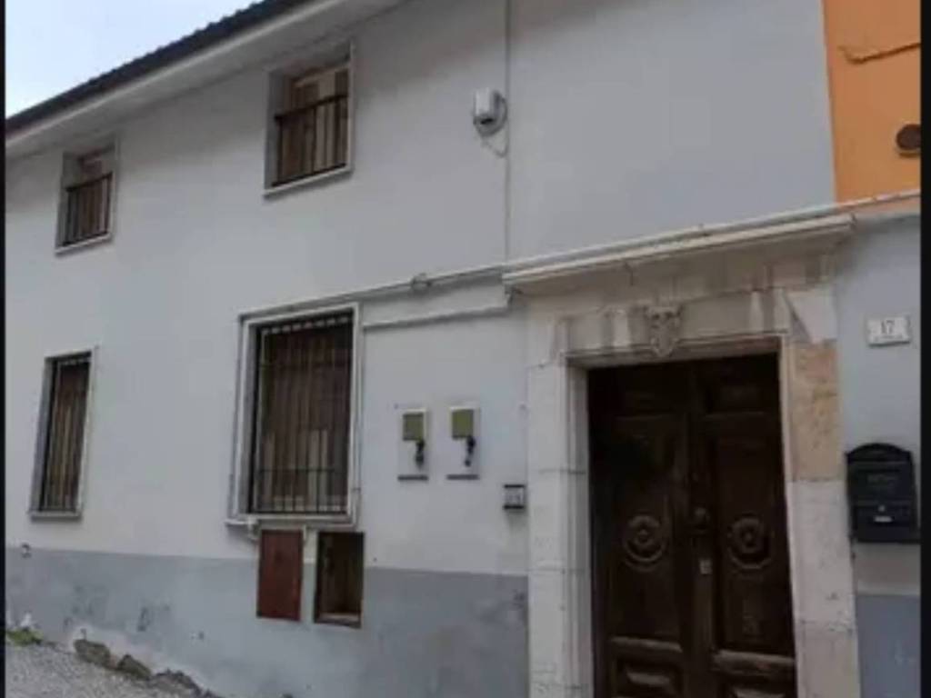 casa indipendente in vendita a Barile