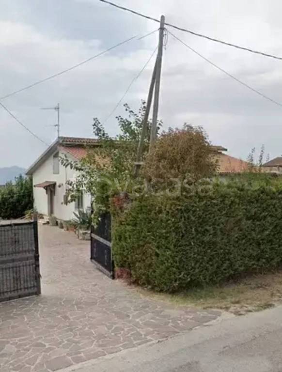 casa indipendente in vendita a Bella in zona Sant'Antonio Casalini