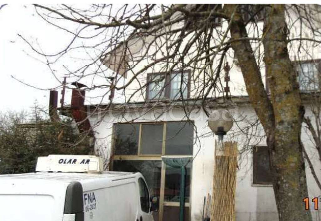 negozio in vendita a Bella in zona Sant'Antonio Casalini