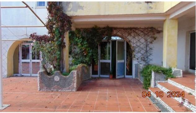 negozio in vendita a Bella in zona Sant'Antonio Casalini