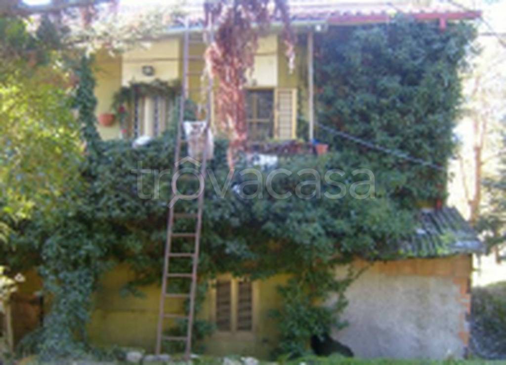 casa indipendente in vendita a Bella