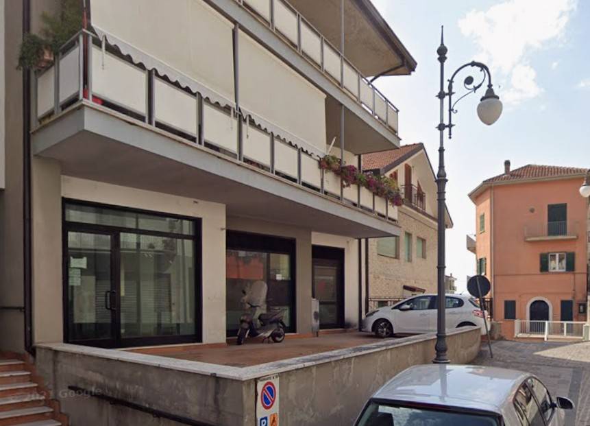 negozio in vendita a Bella