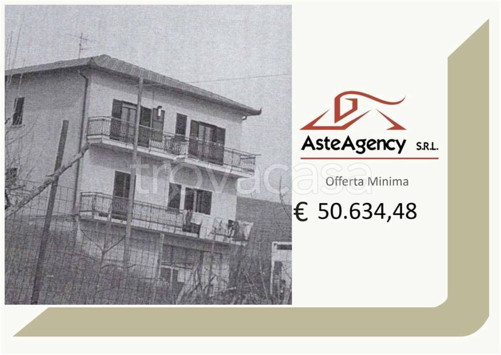 casa indipendente in vendita a Bella in zona Sant'Antonio Casalini