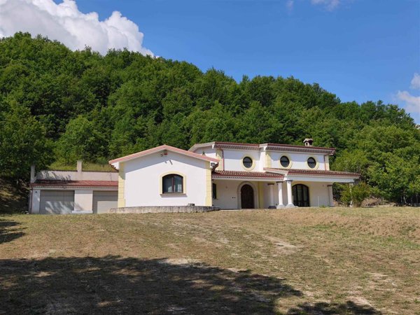 casa indipendente in vendita a Brienza