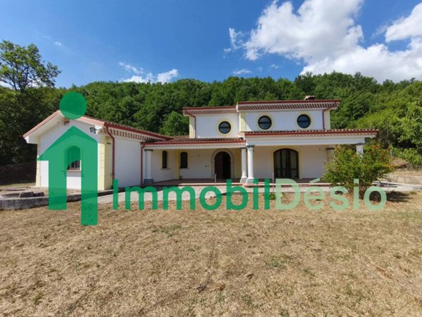 casa indipendente in vendita a Brienza